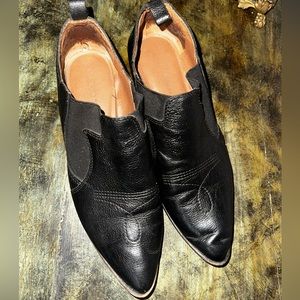 Super cute western style ankle booties!!